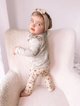 Vintage Cream Roses Leggings
